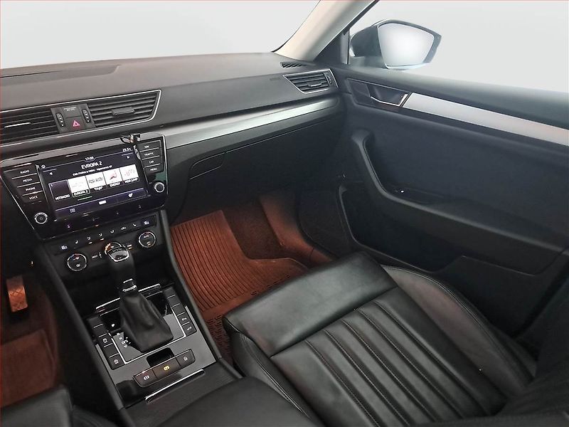 Škoda Superb (2016) Style 2.0 TDI, Automat, Kůže - fotka 8 z 20