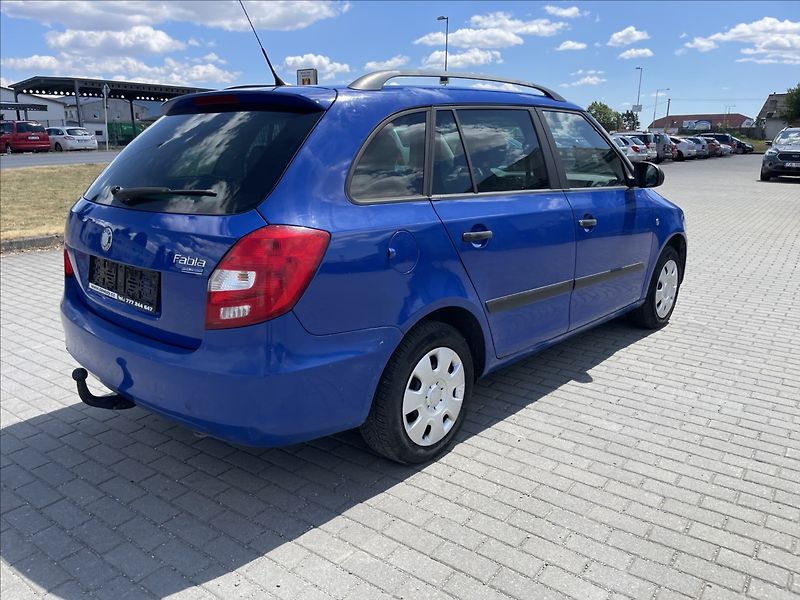 Škoda Fabia 1,4 i 63kw Ambiente ESP Tažné - fotka 28 z 30
