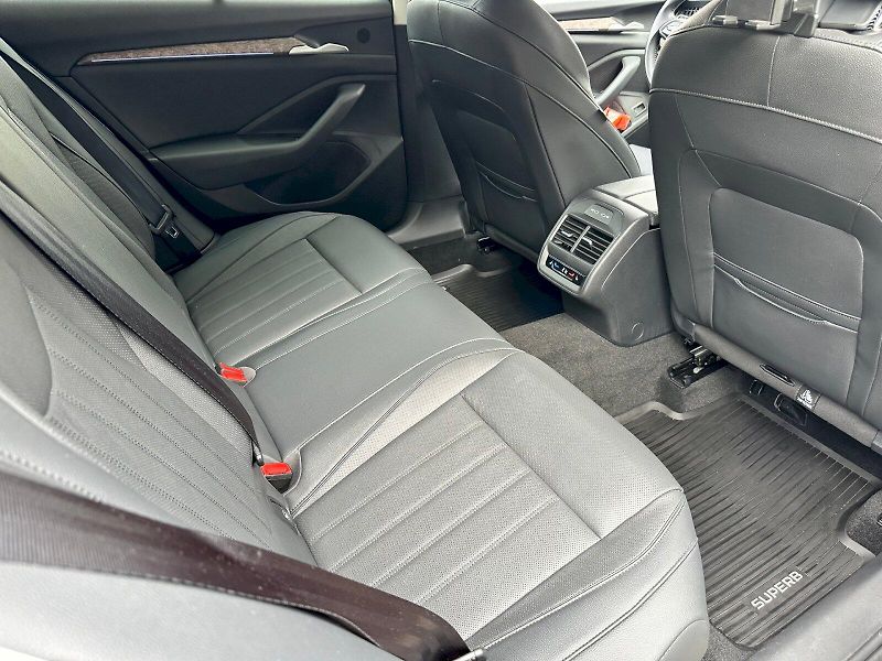 Škoda Superb (2024) 2.0 TDI 142kW 4x4 L&K Combi DS - fotka 23 z 27