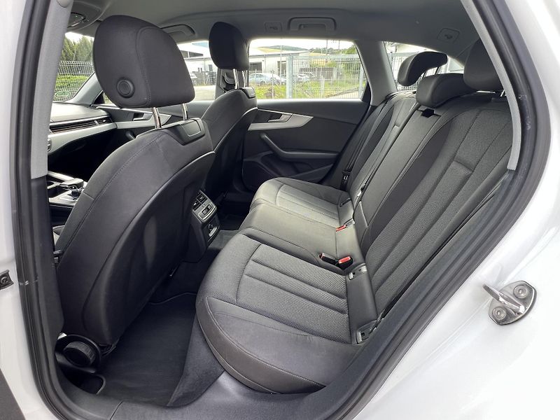 Audi A4 Avant (2022) 2.0 TDI - fotka 19 z 33