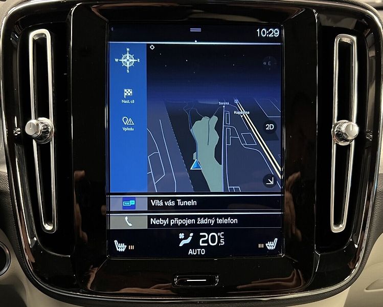 Volvo XC40 D3 AT AWD Momentum - fotka 7 z 18