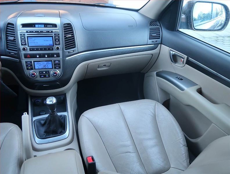 Hyundai Santa Fe (2010) 2.2 CRDi, 4X4, 7 míst - fotka 8 z 16