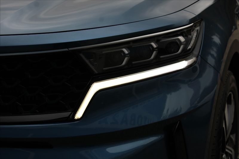 Kia Sorento 1,6 HEV  ČR,4x4,A/T,DPH,TOP - fotka 44 z 49