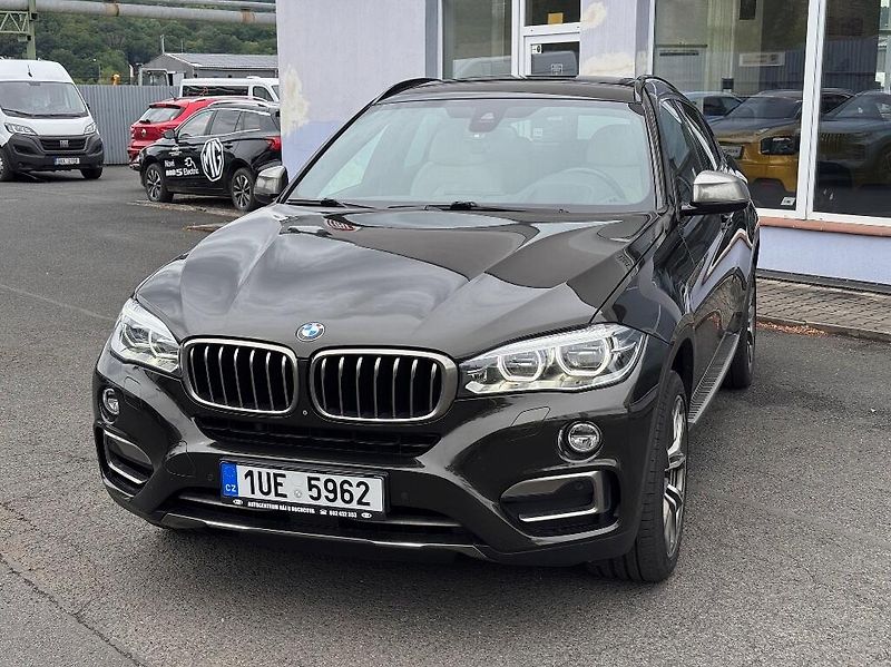 BMW X6 (2014) 4.4 V8 (449k) xDrive50i - fotka 5 z 51