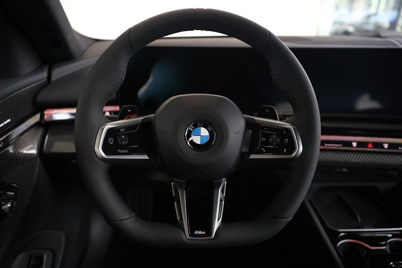 BMW Řada 5 540d xDrive Touring - fotka 10 z 18