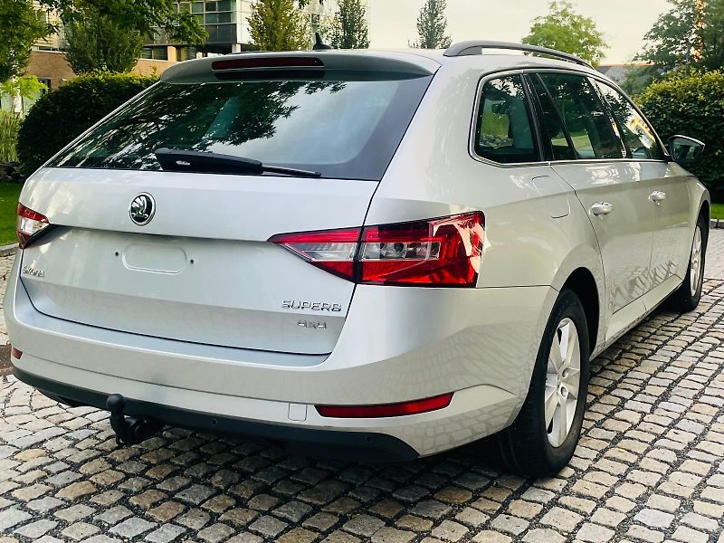 Škoda Superb 1.4TSI 4x4 MANUÁL VÝHŘEV TAŽNÉ - fotka 11 z 45