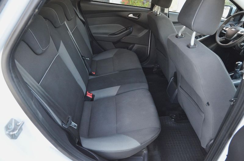 Ford Focus (2011) 1.6i 92kW / 2x kola / TAŽNÉ - fotka 11 z 28