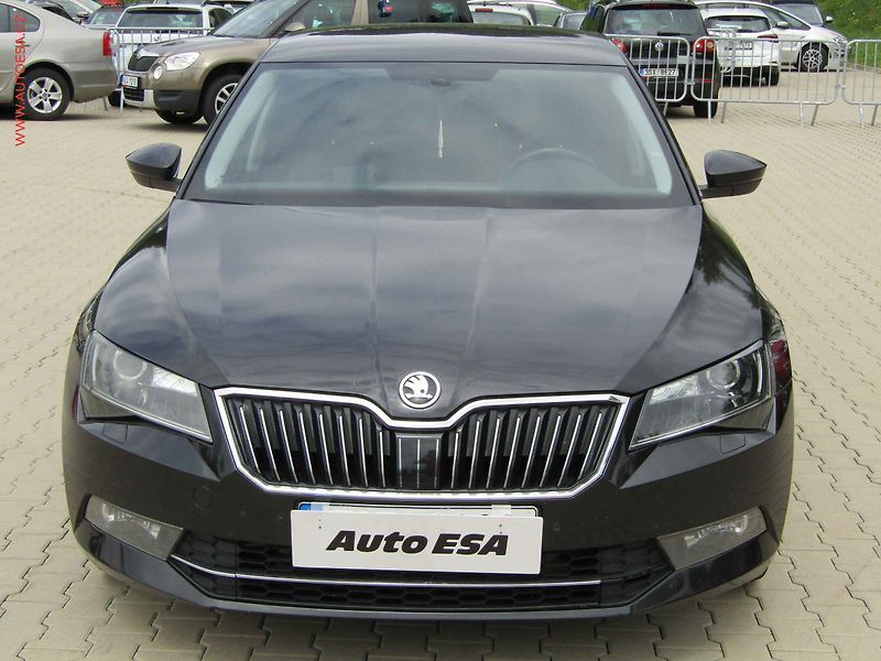Škoda Superb (2016) 2.0 TDI 4x4, ČR, DSG, bixen - fotka 2 z 25