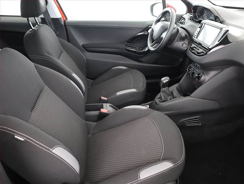 Peugeot 208 (2016) 1.2 PureTech, Serv.kniha - fotka 7 z 15