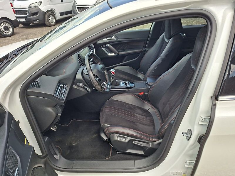 Peugeot 308 SW GT 1,6 THP 205k M6 - fotka 12 z 29