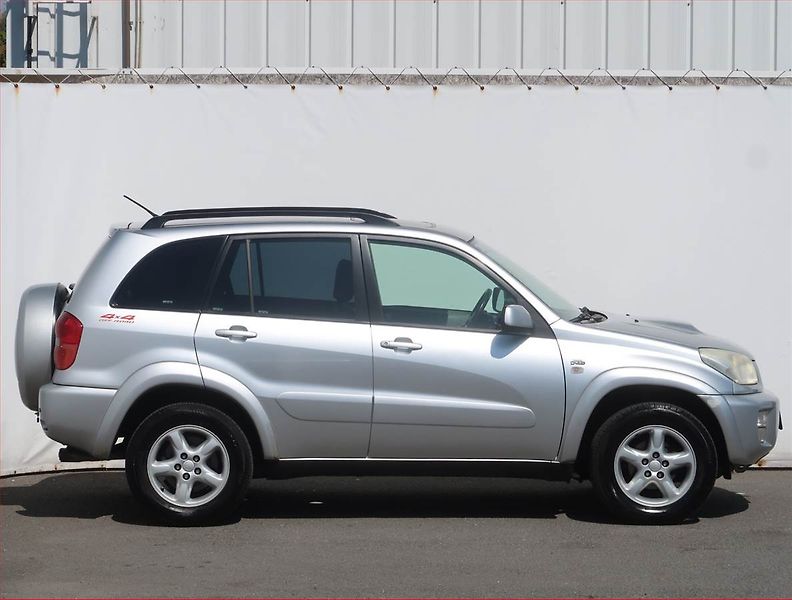 Toyota RAV4 (2002) 2.0 D-4D , 4X4, Park. senzory - fotka 6 z 16