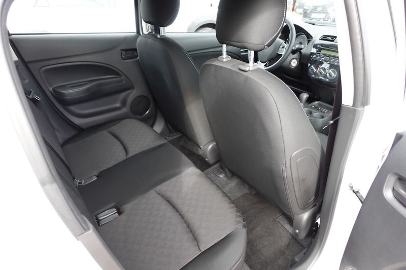 Mitsubishi Space Star ZLEVNĚNO 1,2i 52kW A/T - fotka 12 z 26
