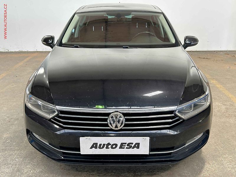 Volkswagen Passat (2015) 1.4TSi, 1.maj, LED, navi - fotka 2 z 18