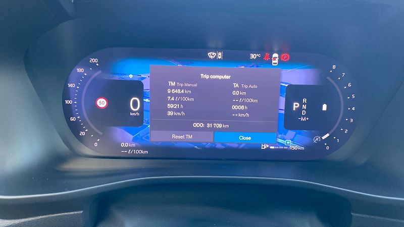 Volvo XC40 ULTIMATE DARK, B4 FWD, 145+10 - fotka 16 z 37