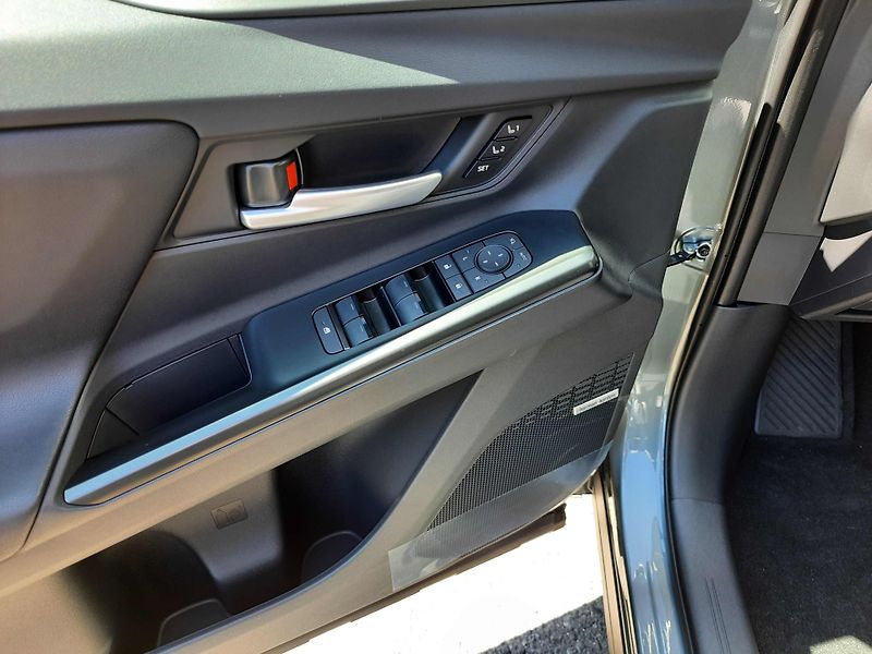 Subaru Uncharted (2026) Executive 77 kWh AWD 252 kW - fotka 9 z 64