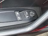 Peugeot 2008 (2018) 1.2 PT, ČR, Allure, park. - náhled 11