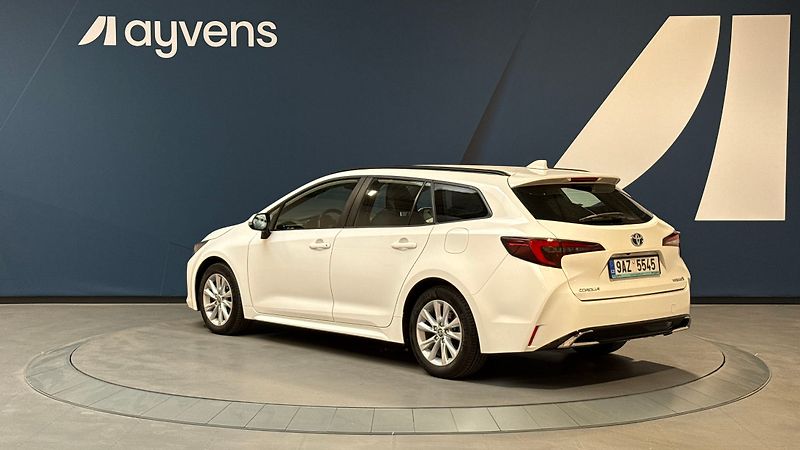 Toyota Corolla 1.8 Hybrid e-CVT Comfort Touri - fotka 3 z 13