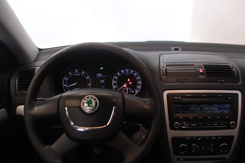Škoda Octavia (2010) 1.4 TSI 90kW Nez.Topení - fotka 29 z 31
