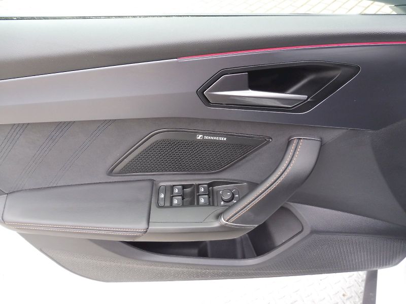 Cupra Leon (2024) 2,0 TSI 221kW DSG - fotka 20 z 28