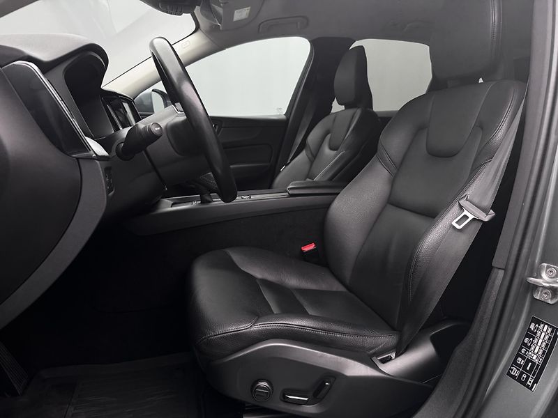 Volvo XC60 D4 AWD MOMENTUM PRO  - fotka 4 z 42