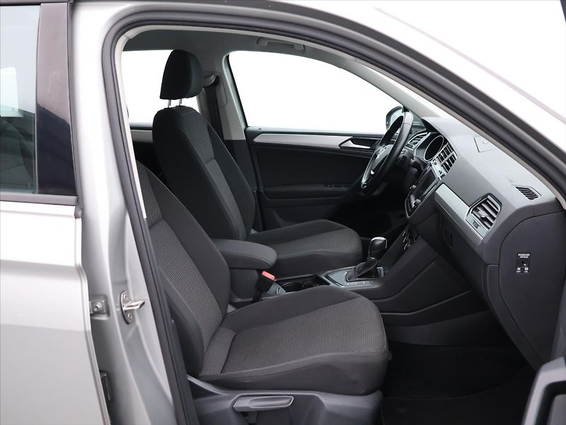 Volkswagen Tiguan 1,4 TSI 110kW DSG Serv.kniha - fotka 11 z 26