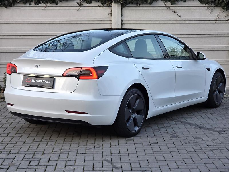 Tesla Model 3 0,0 Long Range RWD SOH 96% 1.m - fotka 7 z 17