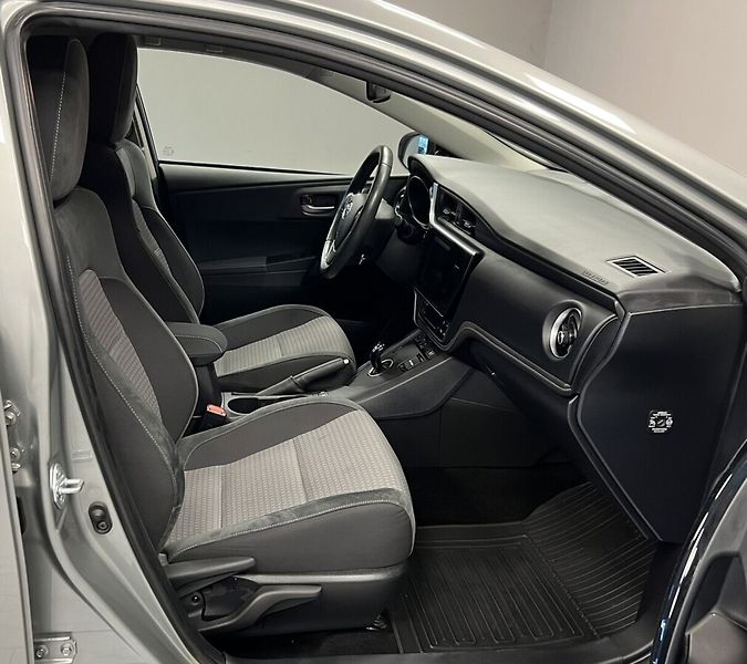 Toyota Auris 1.8 Hybrid AT SELECTION TS - fotka 9 z 16