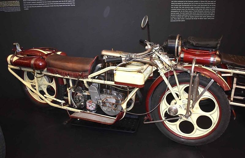 Cestovní z roku 1930.