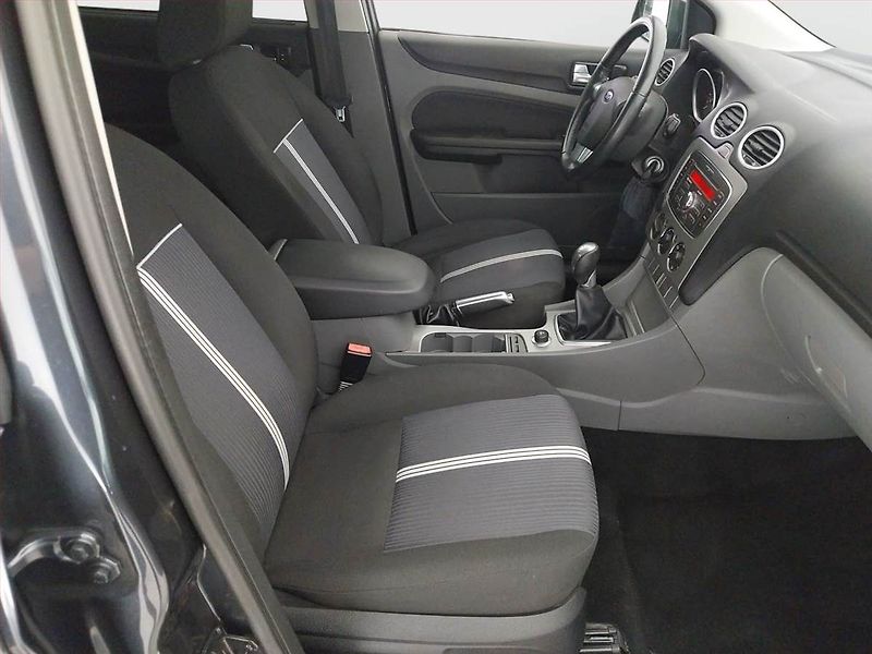 Ford Focus (2010) 1.6 TDCi, nová STK - fotka 9 z 16
