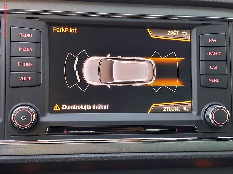Seat Leon (2016) 1.4 TSi, FR, DSG, LED, +ALU - fotka 18 z 20