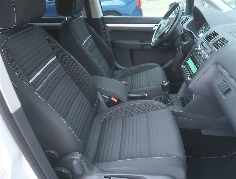 Volkswagen Touran (2014) Cross 1.6 TDI, Tempomat - fotka 9 z 15