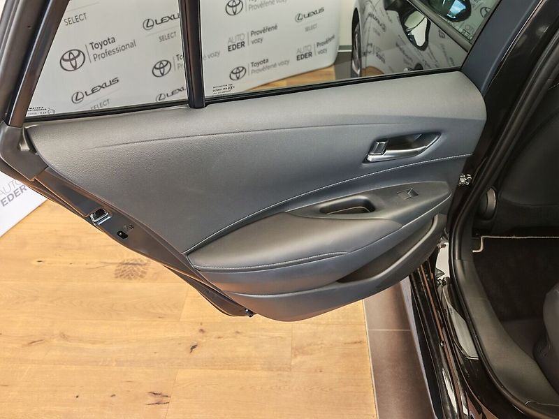 Toyota Corolla Touring Sports 2.0 Hybrid Styl - fotka 22 z 38