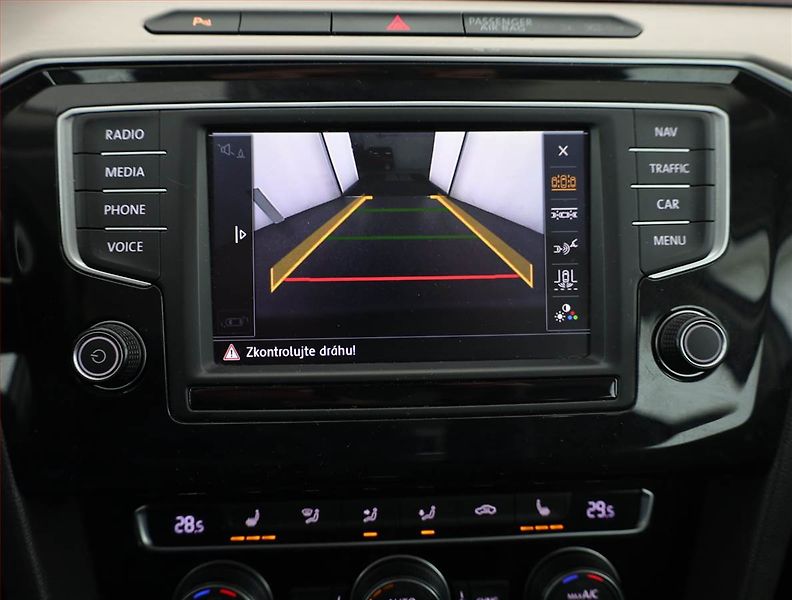 Volkswagen Passat (2015) 2.0 TDI, Automat, Navi - fotka 12 z 18