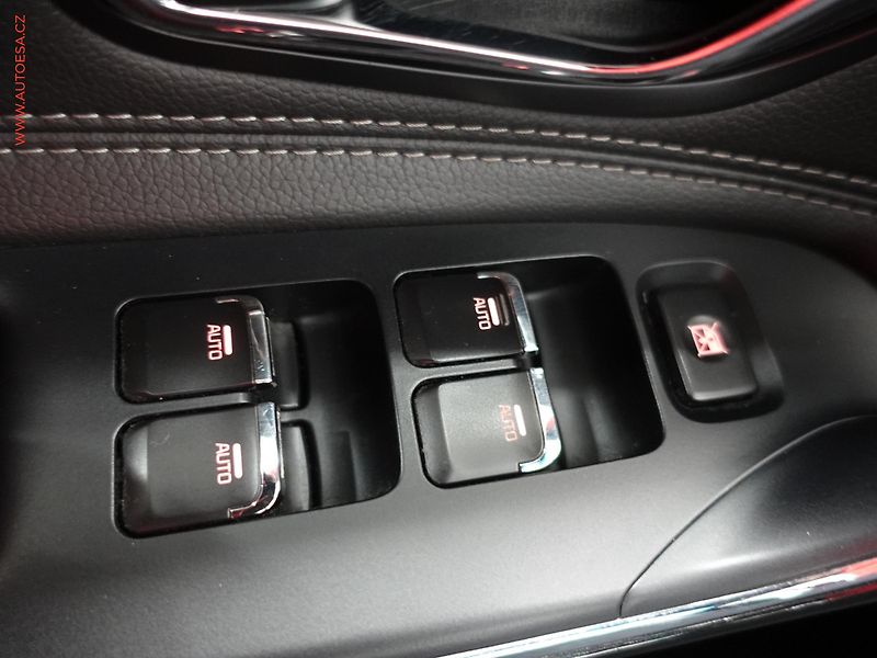Kia Ceed (2016) 1.6 CRDi, 1.maj,ČR, servis - fotka 14 z 22