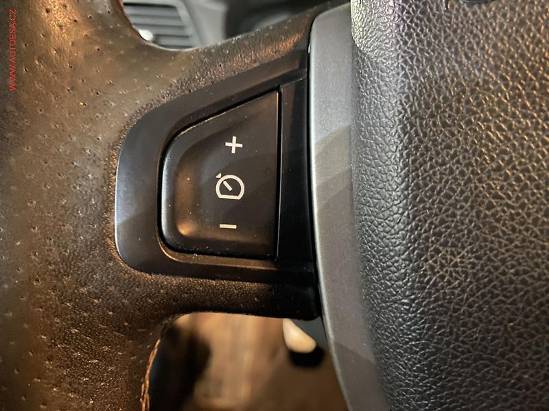 Renault Laguna (2010) 2.0 dCi 4Control, Xenon, AC - fotka 13 z 17