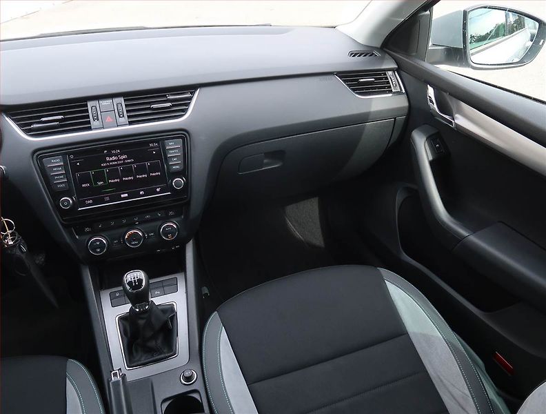 Škoda Octavia (2016) Ambition 1.6 TDI, Navi - fotka 8 z 22