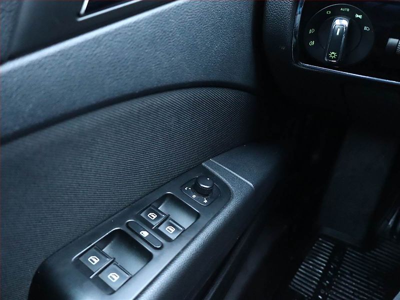 Škoda Superb (2014) 1.4 TSI, ČR,1.maj, Xenony - fotka 14 z 15