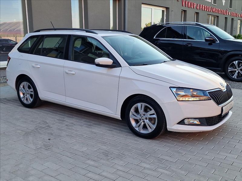Škoda Fabia 1.0 TSI Ambition,ČR,1.Majitel - fotka 2 z 50