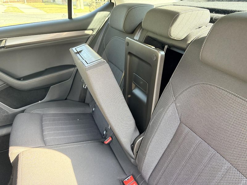Škoda Superb 2.0TDI DSG MATRIX CANTON - fotka 49 z 59