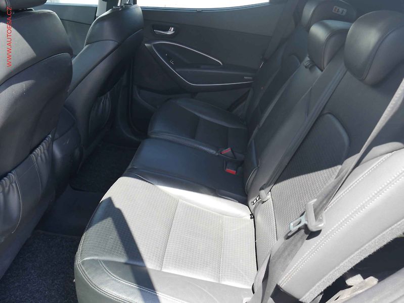 Hyundai Santa Fe (2013) 2.2 CRDi 4x4, ČR, AT, navi - fotka 10 z 15