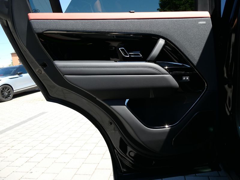 Land Rover Range Rover Sport (2026) SV P635 - fotka 15 z 43