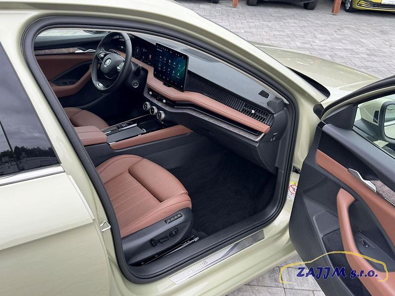 Škoda Superb L&K 2.0TDI DSG - fotka 41 z 52