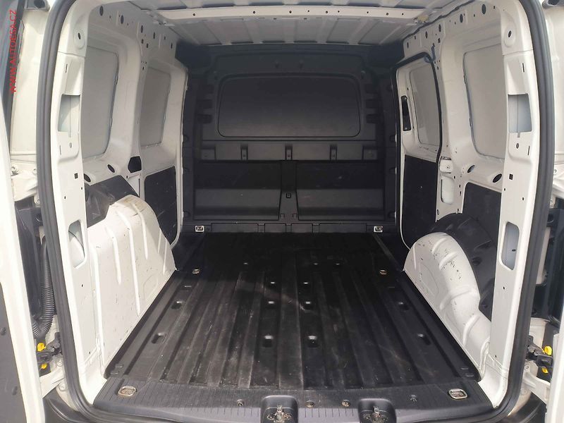 Volkswagen Caddy (2022) 2.0TDi, Navi, AC, park.čidla - fotka 7 z 25