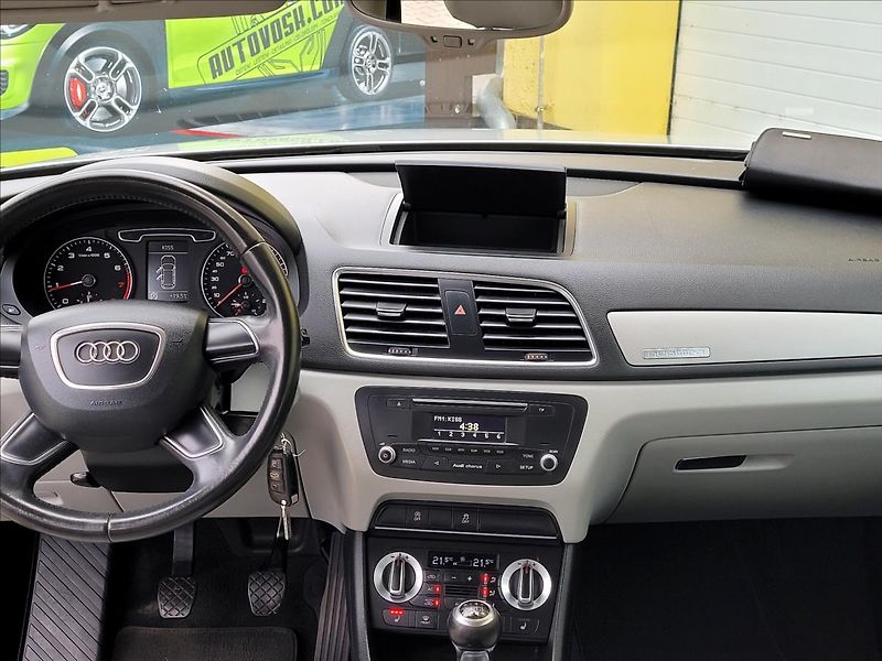 Audi Q3 2,0 TFSi Quattro SERV.KNÍŽKA - fotka 37 z 47