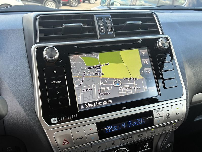 Toyota Land Cruiser 2.8 D-4D AT AWD 130 kW Executi - fotka 20 z 28