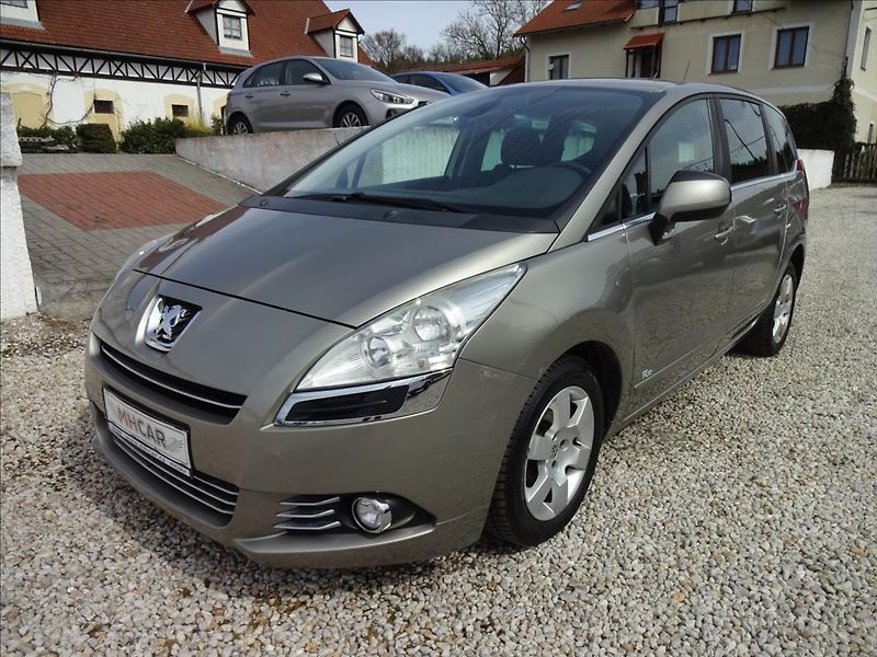 Peugeot 5008 1.6THP 115 kW - fotka 3 z 44
