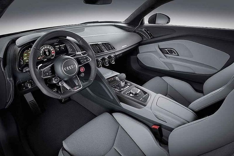 Audi R8 V10 plus.