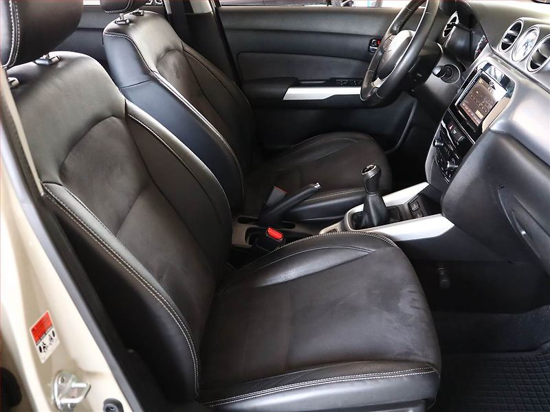 Suzuki Vitara (2016) Elegance 1.6 VVT, 4X4 - fotka 7 z 17