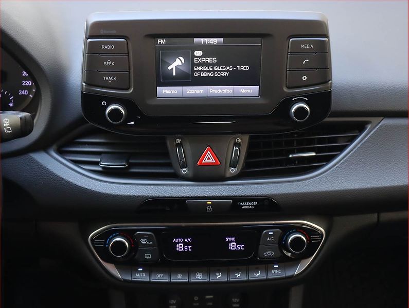 Hyundai i30 (2017) 1.4 CVVT, Serv.kniha, Tempomat - fotka 12 z 19