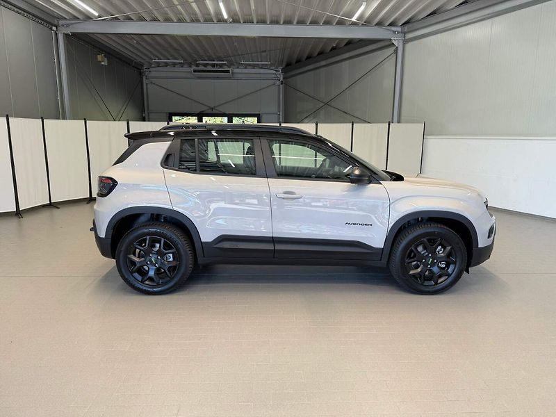 Jeep Avenger (2025) 4xe Upland 1.2 Turbo e-Hybrid - fotka 5 z 22